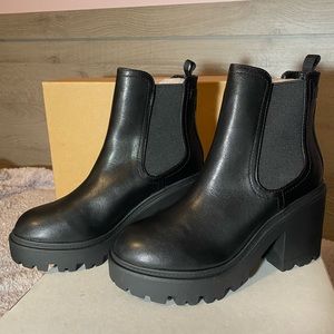 Urban Outfitters Chloe Chelsea Timeless Boots